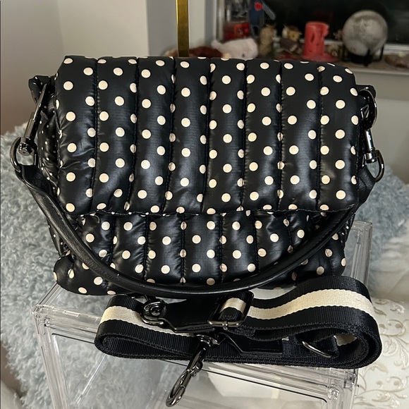 THINK ROYLN Black & White Polka Dot Quilted Insulated Shoulder Bag 10”x 8” NWOT - Picture 4 of 8
